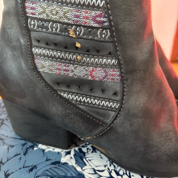 Maurices Black Ankle Boots Size 7.5 Western Boho Zip Booties - Picture 2 of 10